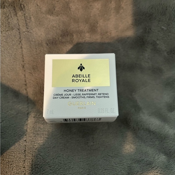 Guerlain Abeille Royale Skincare Set - Picture 5 of 10